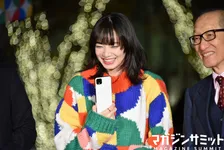 OK、Google！表参道で小松菜奈が恥ずかしがってるよ