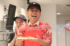 勝俣州和、フランス料理シェフも驚かせたドミノ・ピザのピザ作りのこだわり！クリスマスにオススメな直火焼アンガスビーフと冷燻製サーモンの贅沢ピザ