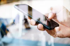 スマホやPC…目の疲れは手のひらのここを揉め！