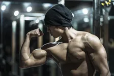 実は見られていた！女性がこっそりチェックしているモテ筋肉の部位を紹介