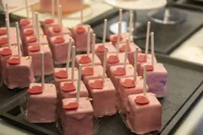 今年のバレンタインはピンク…いや、ルビー色に染まる！各社の「ルビーチョコレート」を使ったバレンタイン商品と使い所を紹介！