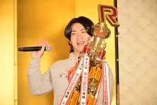 マヂカルラブリー・野田クリスタル、『R-1 2020』王者！上沼恵美子に「えみちゃん、やったよー！」