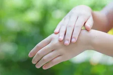 ハンドクリームでは追い付かない！コロナ除菌による「手荒れ女子」を助ける除菌効果も期待できる注目のアイテム！