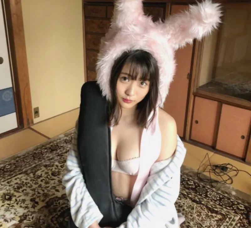 浪速のピーチ姫・石田桃香（22）、ウサ耳グラビアでファンの心をわしづかみ！