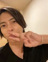 山Pが普段から愛用しているショーメのブレスレットがSNSで「センスいい！」「かわいい！」と話題に！