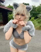 コスプレイヤー・篠崎こころ、激カワ&amp;#038;セクシーなネコ耳姿などオフショットを複数披露！