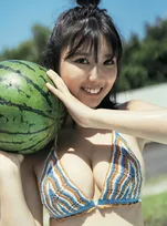 新世代のグラビアクイーン・沢口愛華（17）が雑誌「FLASH」のグラビアに！もえのあずき、塩地美澄も登場！