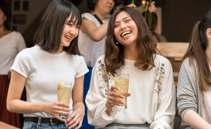 飲むお酒で性格がわかる？【お酒別】気になる女性の性格をチェック！