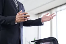 こんなことでも女性は怖がる！『隠れ威圧系男子』の特徴