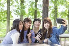 変顔は照れ隠しだった！写真の映り方で女性の性格がわかる方法