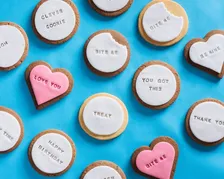 コロナ禍で迎えるバレンタインデー。今年はUber Eatsでデリバリーバレンタインをしてみては？限定商品も多数取り揃え！