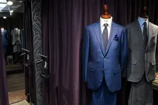 仮縫付フルオーダーのタートルネックニット＆ホワイトジーンズがすごい！【GINZA SAKAEYA】