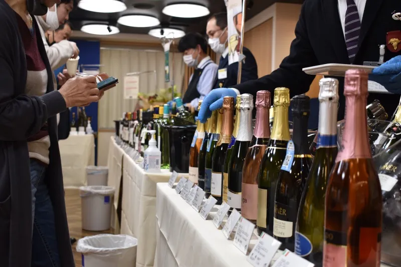 コロナで窮地の飲食店を救う。“儲かるワイン”の試飲相談会