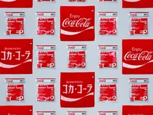 ファミリーマートの「コンビニエンスウェア」からコカ･コーラデザインの今治タオルが数量限定で登場！