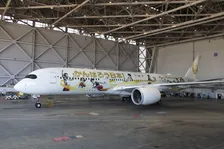 がんばろう日本！金色の鶴丸が頑張る人たちを後押し「みんなのJAL2020 ジェット」３号機就航