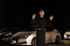 ブラックドレス姿の杏、横浜で「ボンソワ！」往年の名女優アヌーク・エーメをリスペクト