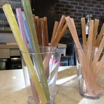 食べられるストローも!?　ストローマニアがイチオシのサステナブルなストロー3選