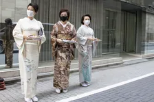 「銀座」至高の飲食店や社交場306店舗が一手にわかる 日本初の銀座ナイトマップが創刊！創刊記念では、有名店のクラブのママ等が街頭配布も