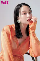 デビュー10周年を迎えた広瀬すずが雑誌「VOCE」で今までとは違う大人の表情を見せる！