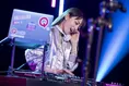 川口春奈、新CMで華麗なスクラッチ！「DJ HARUNA」が爆誕