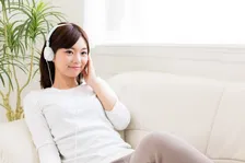 6 月 19 日の「朗読の日」に合わせ、Amazon オーディブルが「朗読と声の持つ力」についての調査を実施！