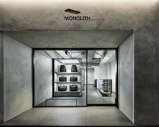 機能的でおしゃれ、シンプルなバッグが人気のMONOLITHの旗艦店 「MONOLITH AOYAMA」が2022年7月2日（土）東京・南青山の骨董通りにオープン