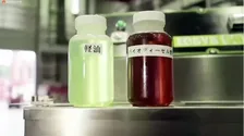 建設機械レンタルのアクティオ。廃食用油からバイオディーゼル燃料を精製する過程を大公開！
