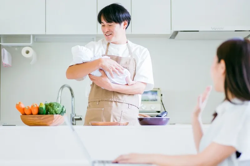 「産後パパ育休」が10月よりスタート。サカタ製作所の「誰が休んでも回...