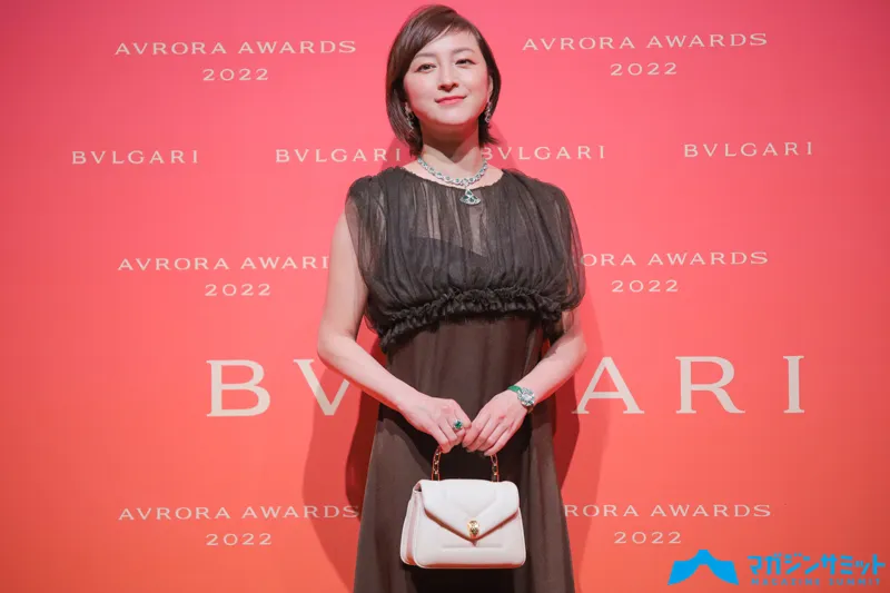 広末涼子、シースルードレスで胸元ちらり　輝く女性になるべく「来年も...