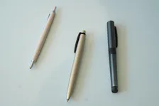 デザイン筆記具ブランド「ZOOM/ズーム」 が企画展、「With a Pen 1本のペン、1本の線。そして世界は創られる。 by ZOOM」を東京ミッドタウンで開催