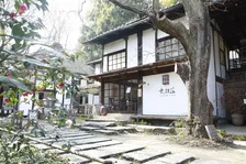 カフェやミュージアム 併設の東京都町田市指定史跡「旧白洲邸武相荘」の運営に（株）ビームスや（株）ポニーキャニオン、町田市が加わり次世代に継承していく