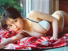 HKT48・田中美久が雑誌「BUBKA」の表紙＆グラビアに登場！カメラ目線でファンを悩殺！