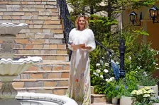 結婚式場「ヴィラ・デ・マリアージュ」のアートディレクターにルイ・ヴィトンのアクセサリーデザイナーなど歴任したシャリーン・カールトン氏が就任