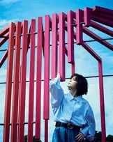 平手友梨奈が雑誌「Casa BRUTUS」の特集にて金沢と奥能登を訪問。数々のアート作品を巡る