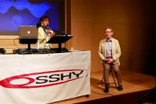 ガンマ波サウンドで高齢者が音楽とダンスで認知症予防、DJ OSSHYによる「シルバーディスコ」開催