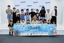 「つるの剛士さん×Sharpie 夏休みスペシャルワークショップ」夢中に子どもたちと制作