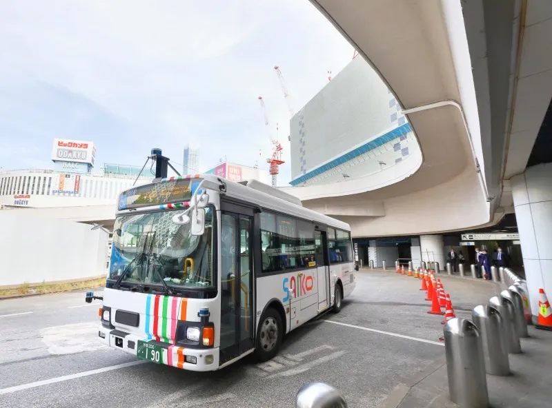 西新宿エリアで自動運転レベル2の埼玉工業大学の開発による自動運転バス...