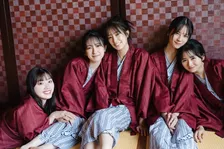 日向坂46・佐々木久美、佐々木美玲、金村美玖、小坂菜緒、上村ひなのが雑誌「B.L.T.」で江の島女子旅を満喫！