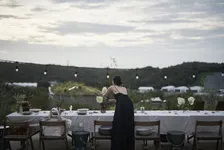 YEN TOWN BAND、Kyrie (アイナ・ジ・エンド)ら出演の「円都LIVE」と珠玉の食体験がセットになった特別プラン販売