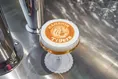 大阪なんばの新スポット!SFバー「オートマタ」でビール泡アートを体験