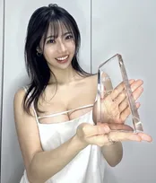 鈴木ふみ奈が「週刊SPA! 」のグラビアン魂アワードにて「みうらじゅん個別賞」を受賞！