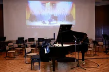 指一本で奏でられる驚きのピアノ、障がいがあっても「だれでも第九」でチャレンジ！