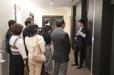 IT企業アシストが内定者の保護者向けオリエンテーションを開催！内定者の保護者が実際に会社を訪問