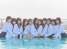 「乃⽊坂 46」 5 期⽣写真集の新たなカットが解禁に！1st写真集「乃木坂派」をオマージュしたプールカットが公開！