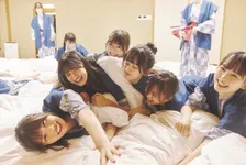 乃⽊坂46・5 期⽣メンバー写真が発売前重版が決定！裏表紙4パターンも新たに公開！