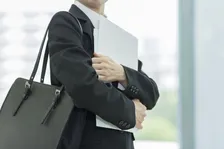 先輩社会人の約7割が「新社会人の時に投資をした方がいい」と回答…早いうちの投資の大切さ痛感