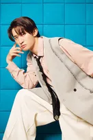 Snow Man・向井康二が雑誌「女性セブン」で自身の恋愛観を語る！「９面相SＰシート付録」も付属！