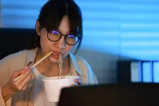 あなたの食生活は大丈夫？食事の偏りによって引き起こされる体調不良と摂取したい栄養素とは