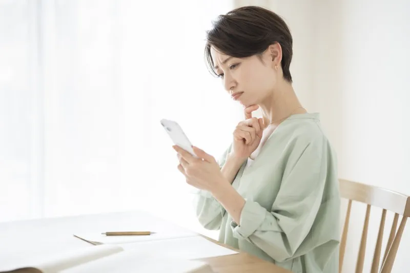 約6割の人が「スマートフォンがないと生きていけない」と回答。スマート...