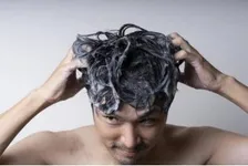 夏に気になる頭皮のニオイ！専門家が頭皮タイプのチェック方法とニオイの対処法を解説！